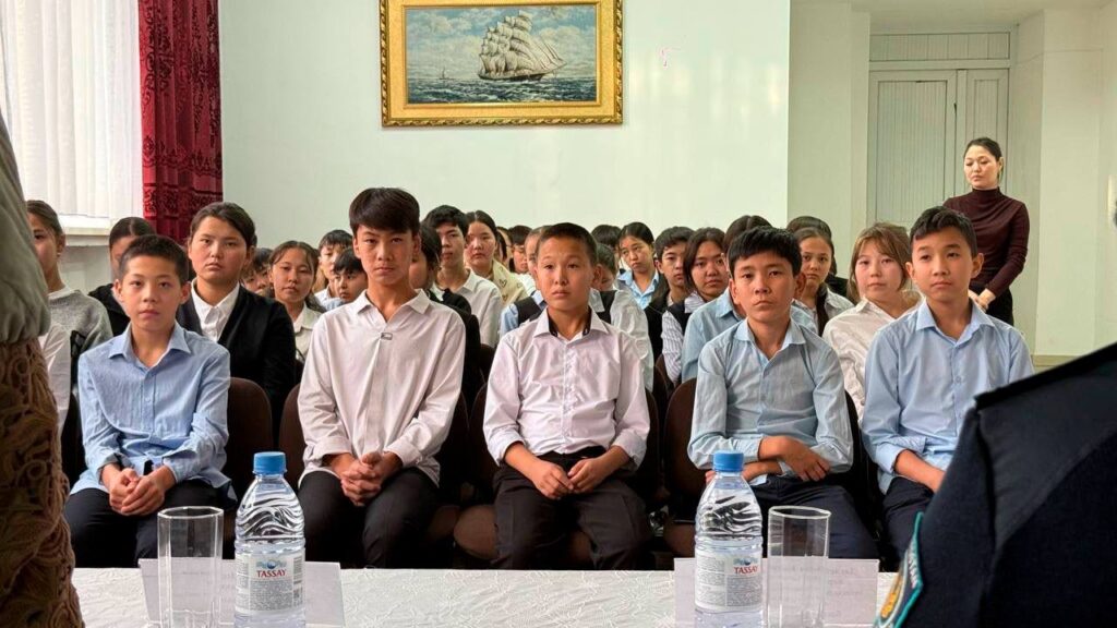 “Зорлық-зомбылықсыз 16 күн”: Жетісуда Оқушыларға Арналған Маңызды Кездесу Өтті